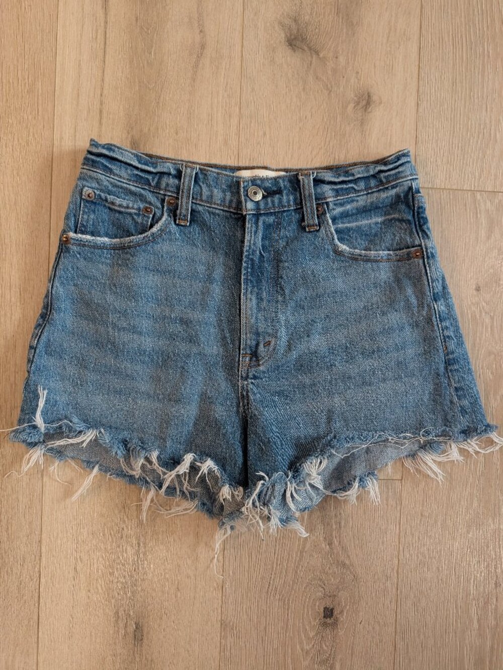 Abercrombia & Fitch The 90's Relaxed Cutoff Short High Rise 2/26